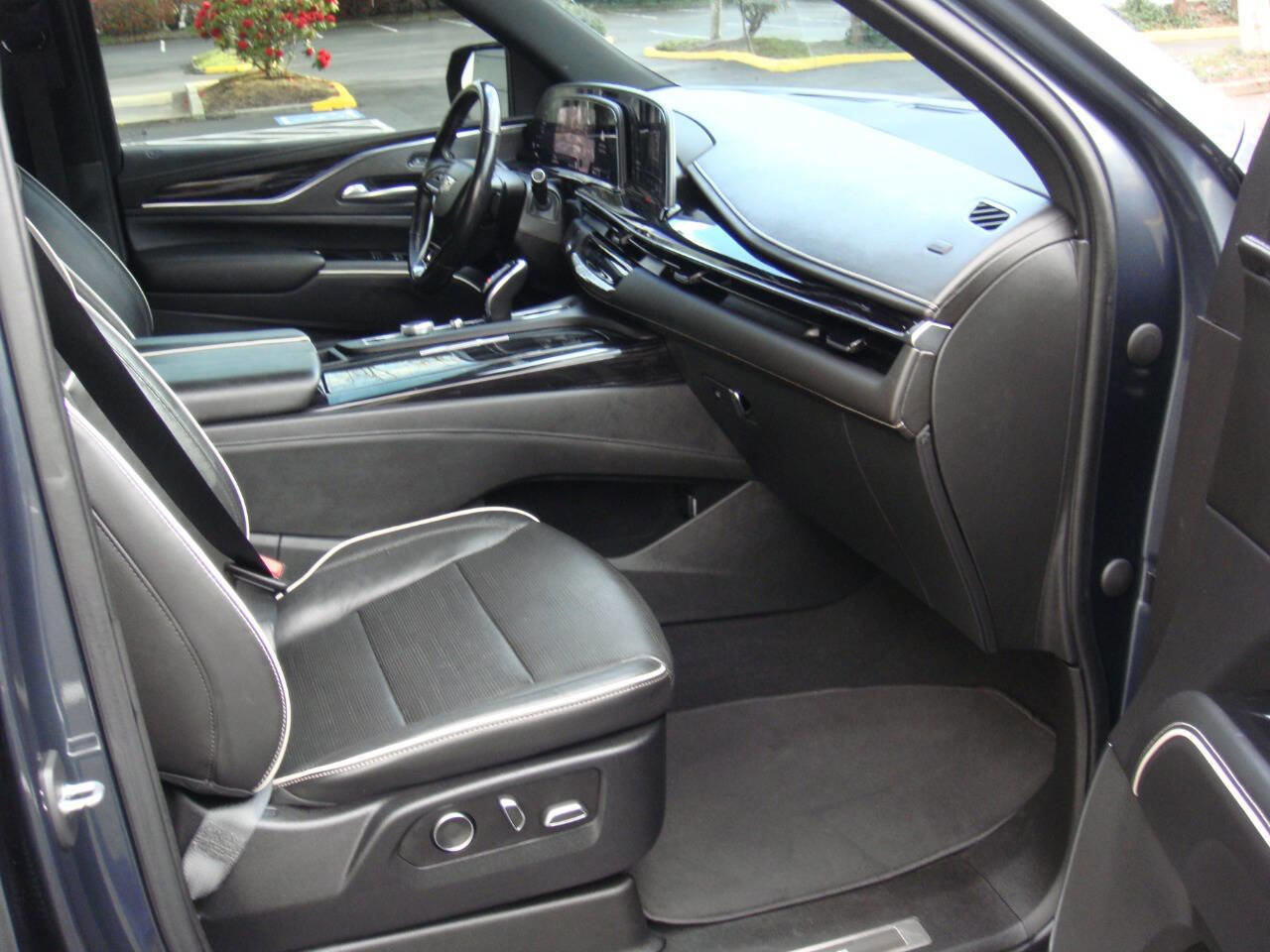 Used 2021 Cadillac Escalade Sport w/ Driver Assist Tech Package image 15