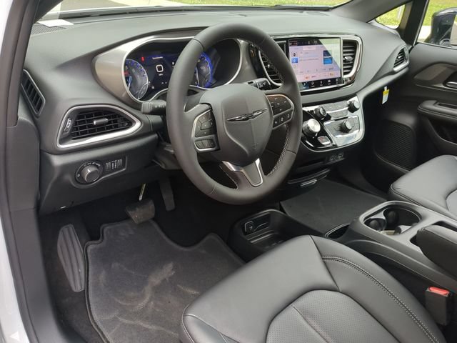 New 2025 Chrysler Voyager LX FWD image 29