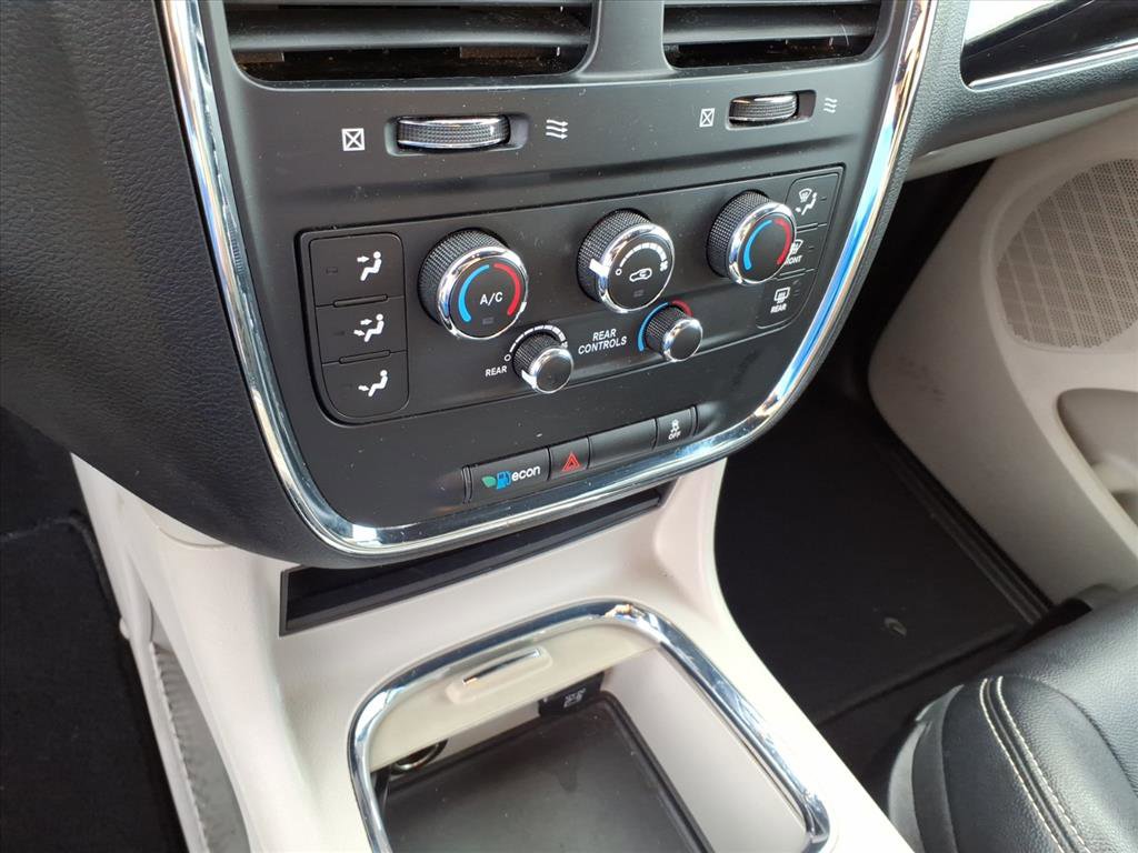 Used 2018 Dodge Grand Caravan SXT FWD image 33