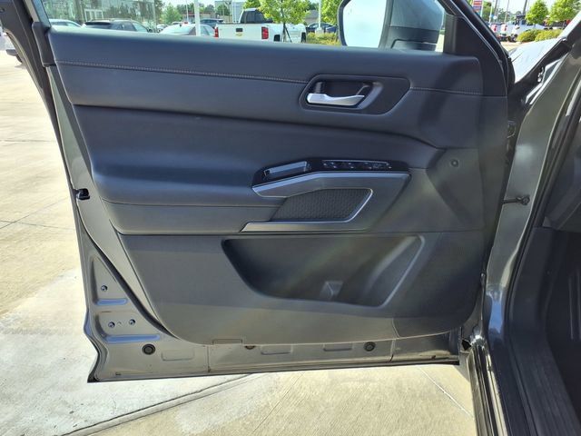 Used 2025 Nissan Pathfinder SL image 15