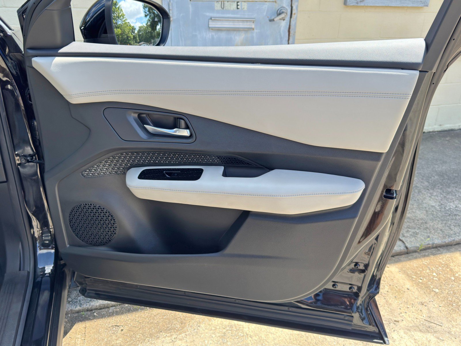 Used 2023 Nissan Ariya FWD image 38