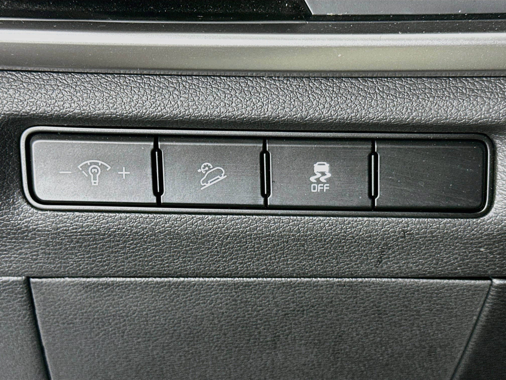 Used 2024 Kia Telluride LX FWD image 17