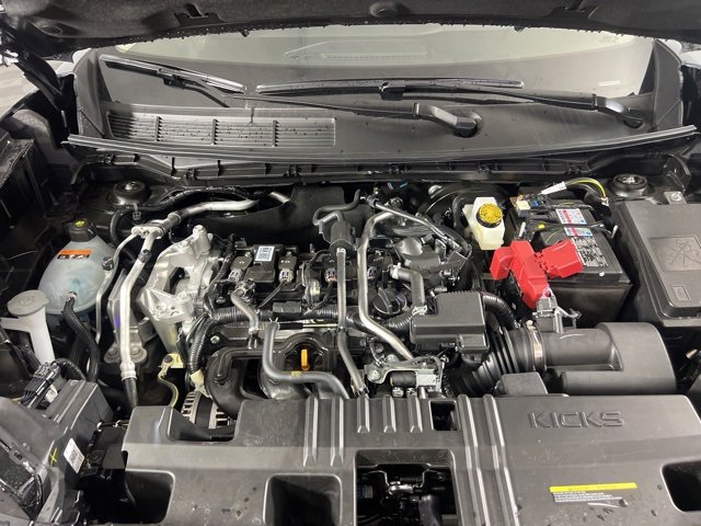 New 2026 Nissan Kicks SR w/ Cold Weather Package image 3