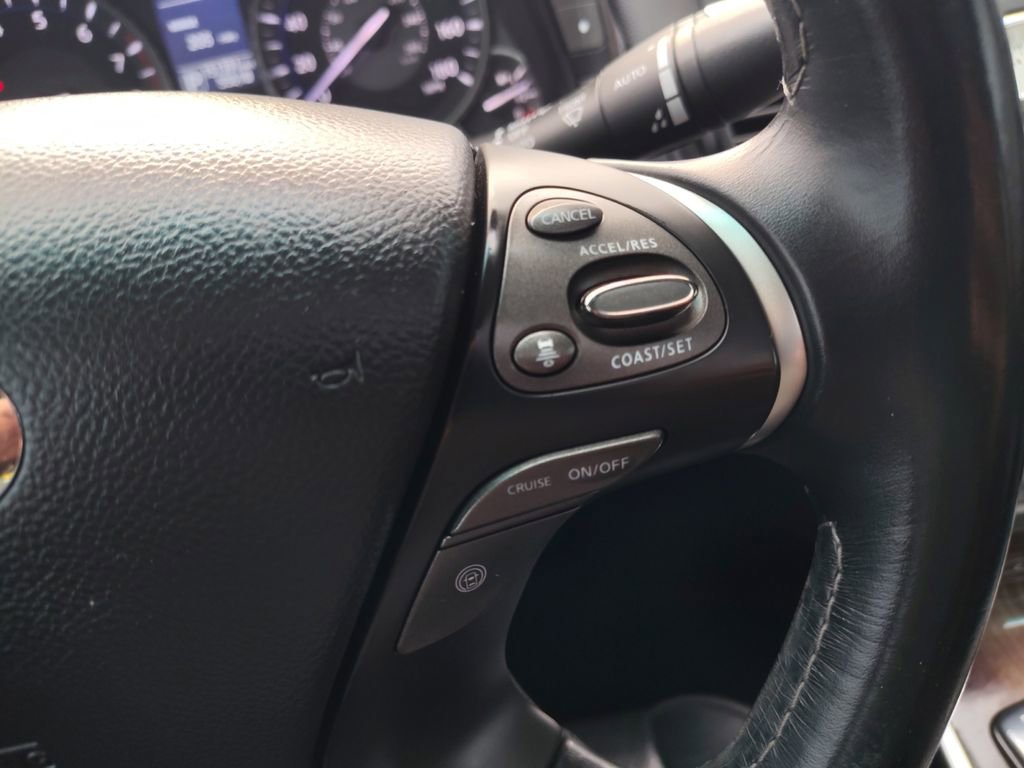 Used 2016 INFINITI Q70 L 5.6 w/ V8 Deluxe Technology Package image 25