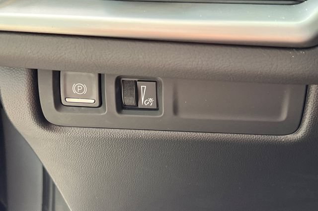 Used 2024 Cadillac XT4 Premium Luxury AWD/4WD image 36