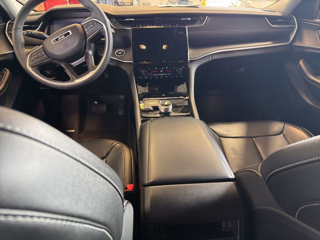 Used 2023 Jeep Grand Cherokee Limited w/ Luxury Tech Group II image 12