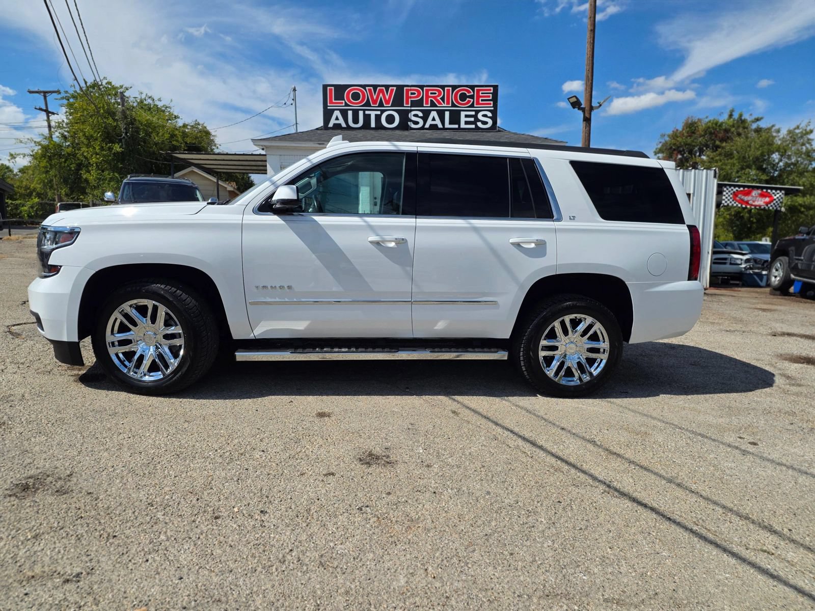 Used 2019 Chevrolet Tahoe LT w/ LT Signature Package RWD image 2