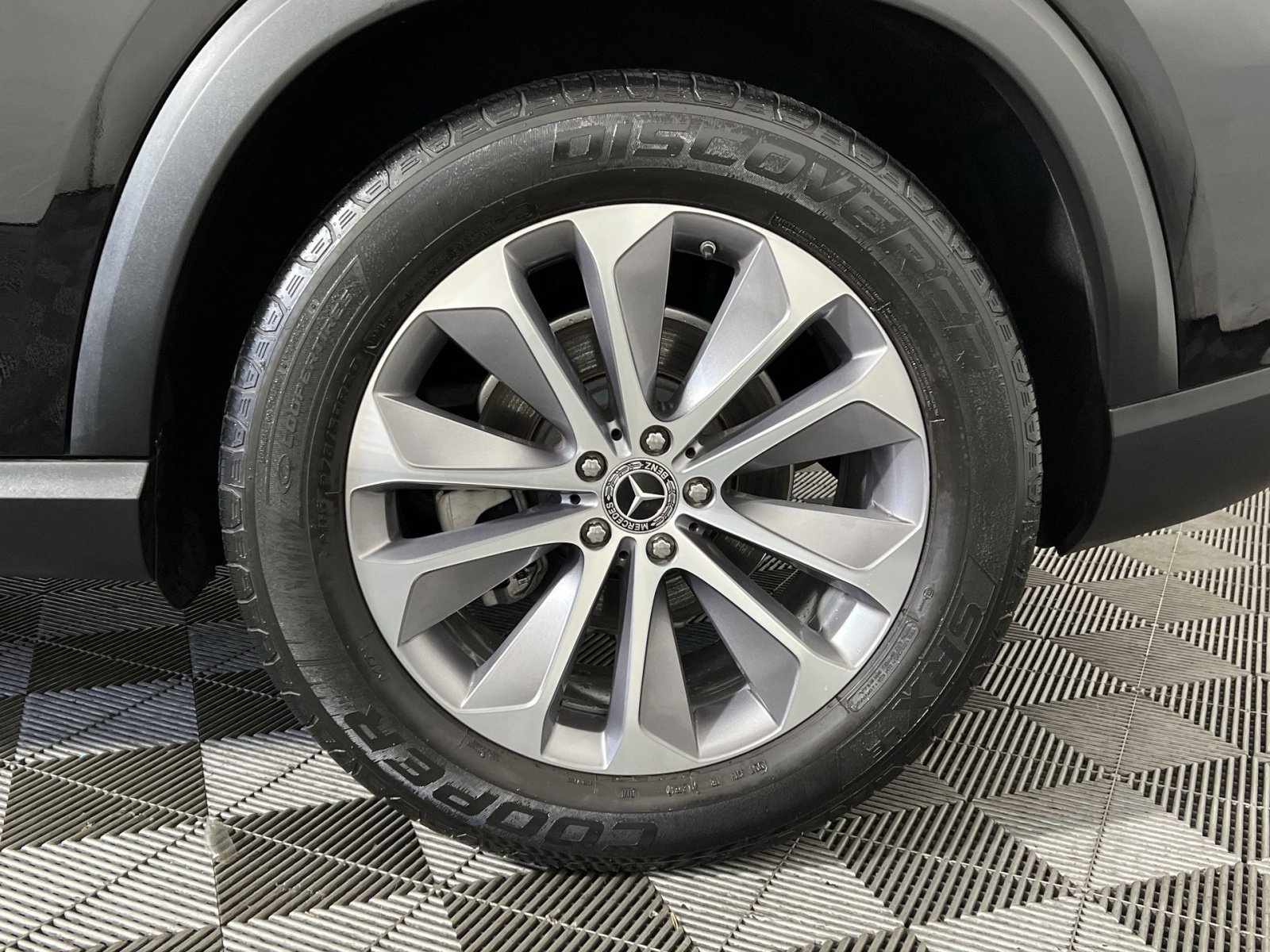 Used 2021 Mercedes-Benz GLE 350 4MATIC w/ Premium Package image 12