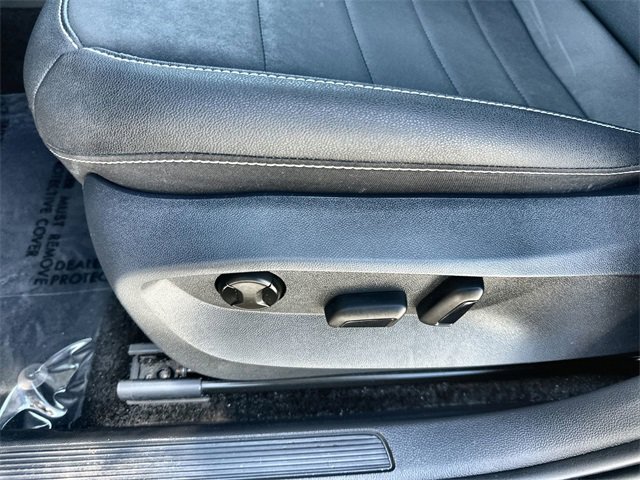 Used 2024 Volkswagen Taos SE image 14