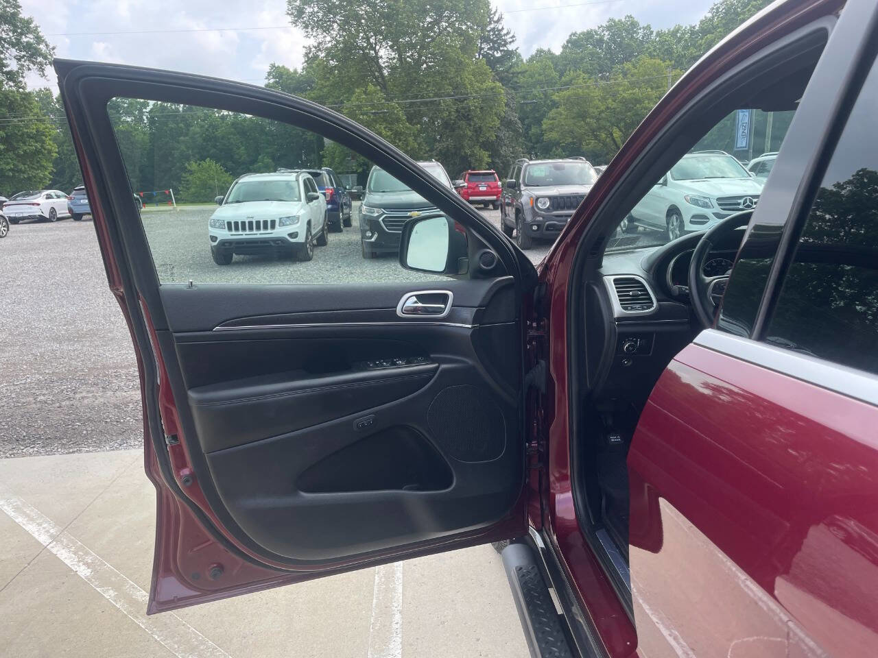 Used 2018 Jeep Grand Cherokee Limited image 30