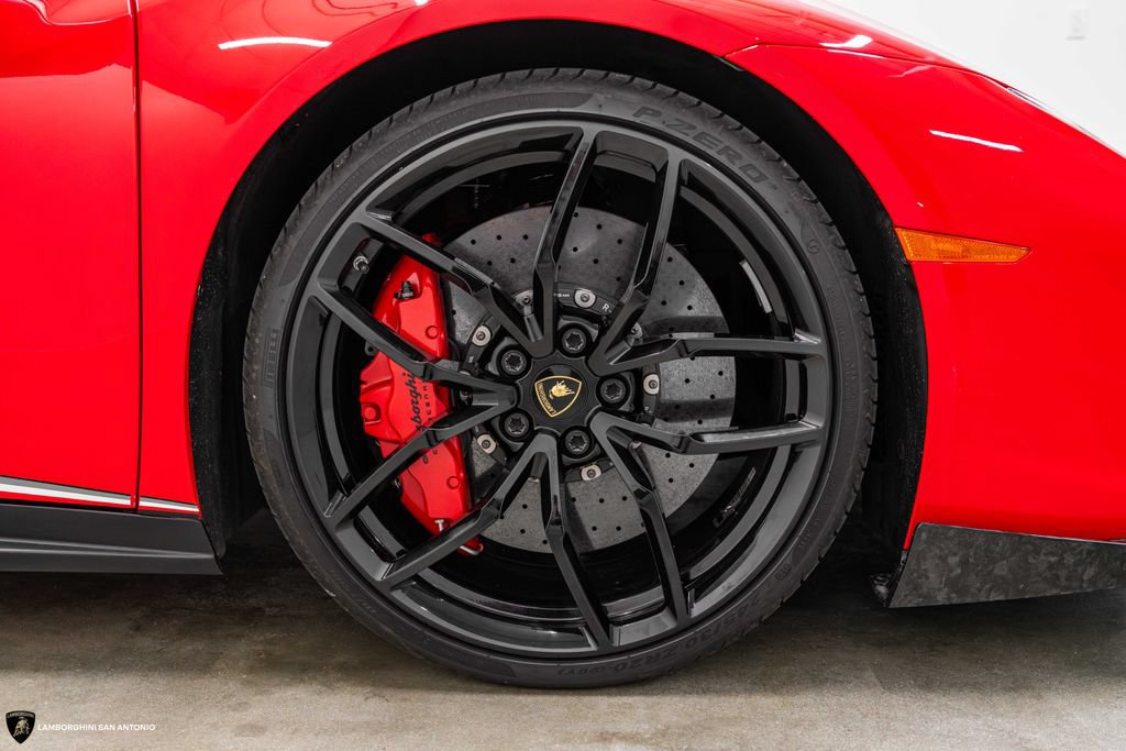 Used 2018 Lamborghini Huracan Performante AWD/4WD image 9