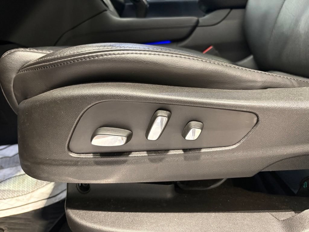 Used 2018 Cadillac XT5 Luxury w/ Driver Awareness Package AWD/4WD image 13