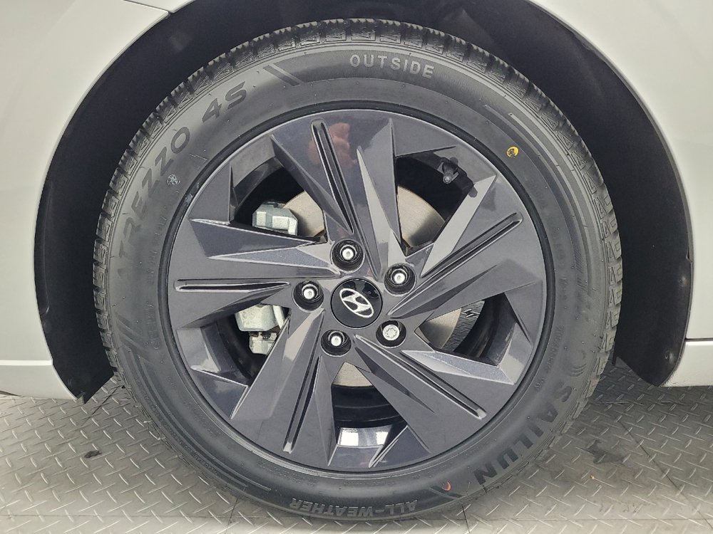 Used 2022 Hyundai Elantra SEL FWD image 31