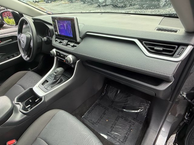 Used 2025 Toyota RAV4 XLE AWD/4WD image 17