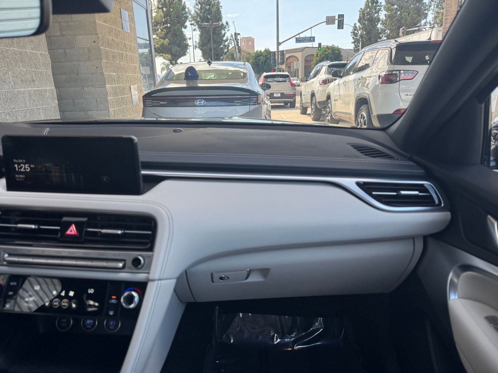 Used 2025 Genesis G70 2.5T image 35