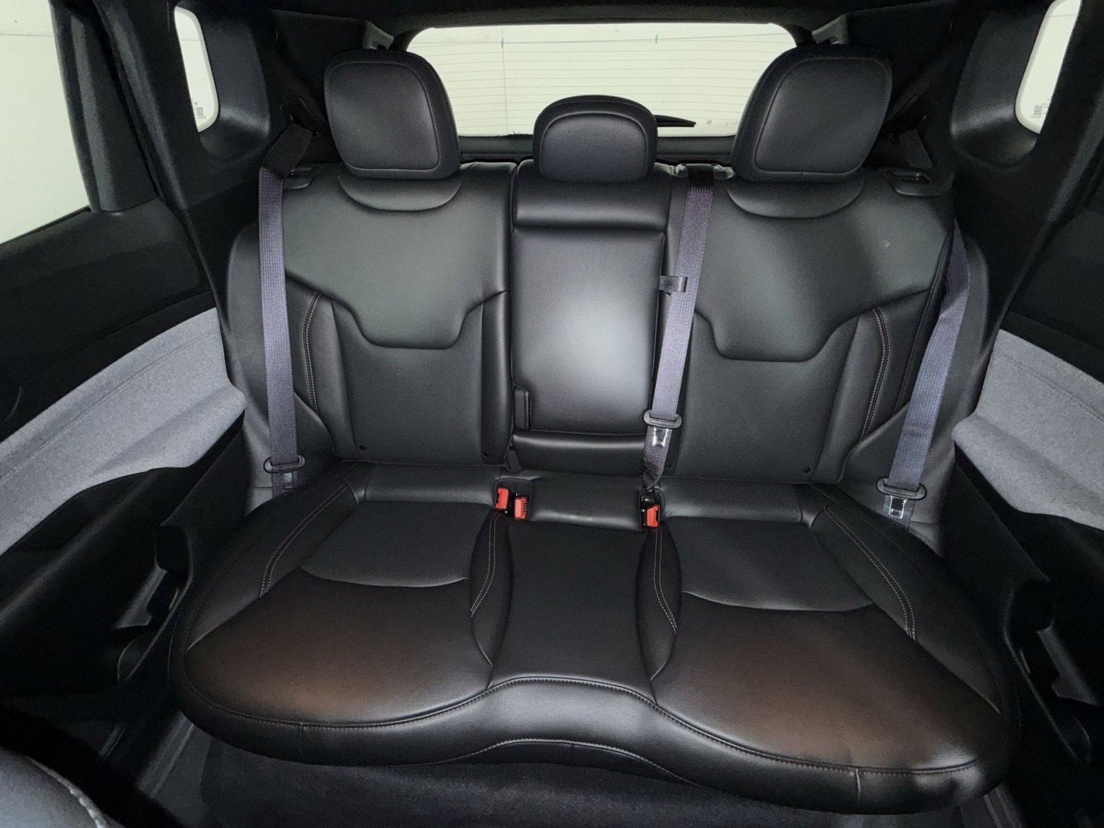 Used 2023 Jeep Compass Latitude w/ Sun and Sound Group image 24