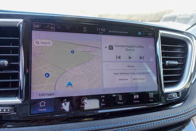 Used 2021 Chrysler Pacifica Touring-L image 18