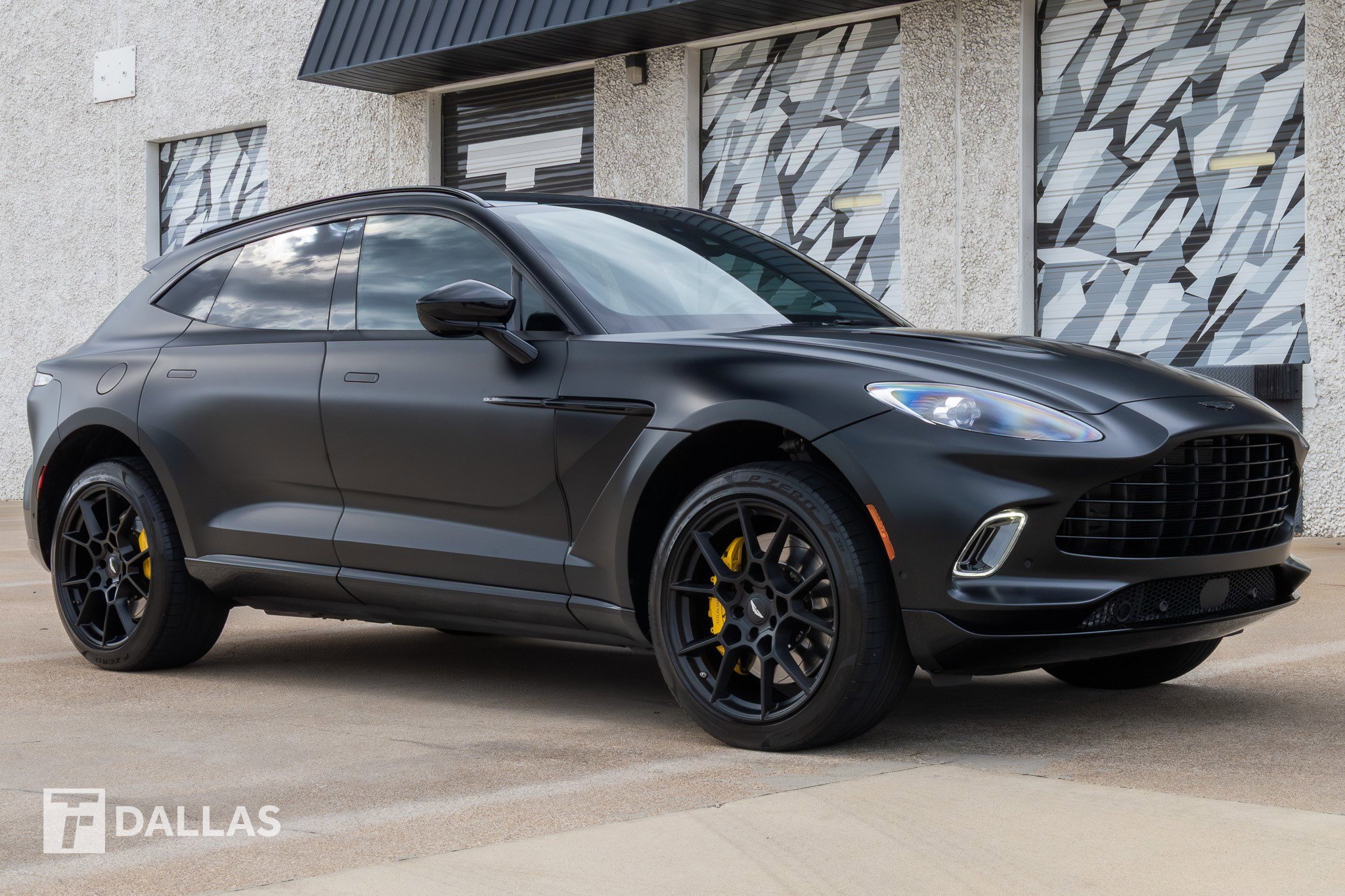 Used 2022 Aston Martin DBX image 18