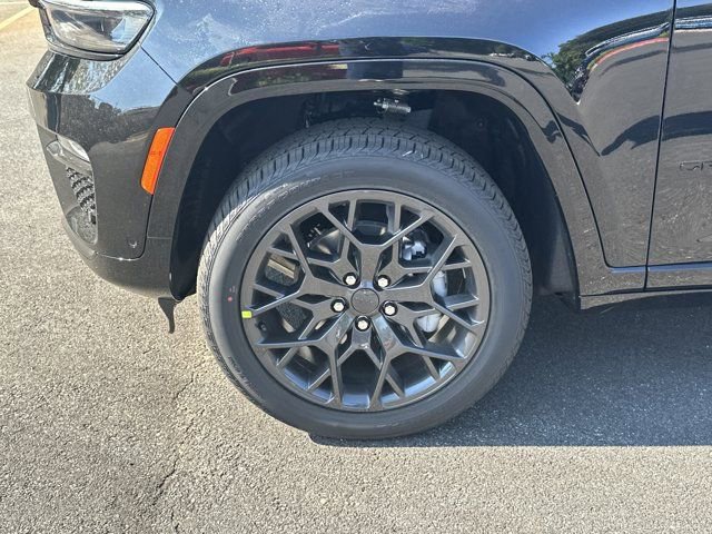New 2025 Jeep Grand Cherokee Summit image 11