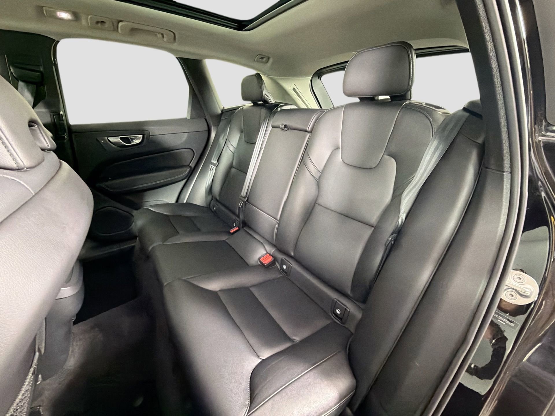 Certified 2023 Volvo XC60 B5 Core image 25