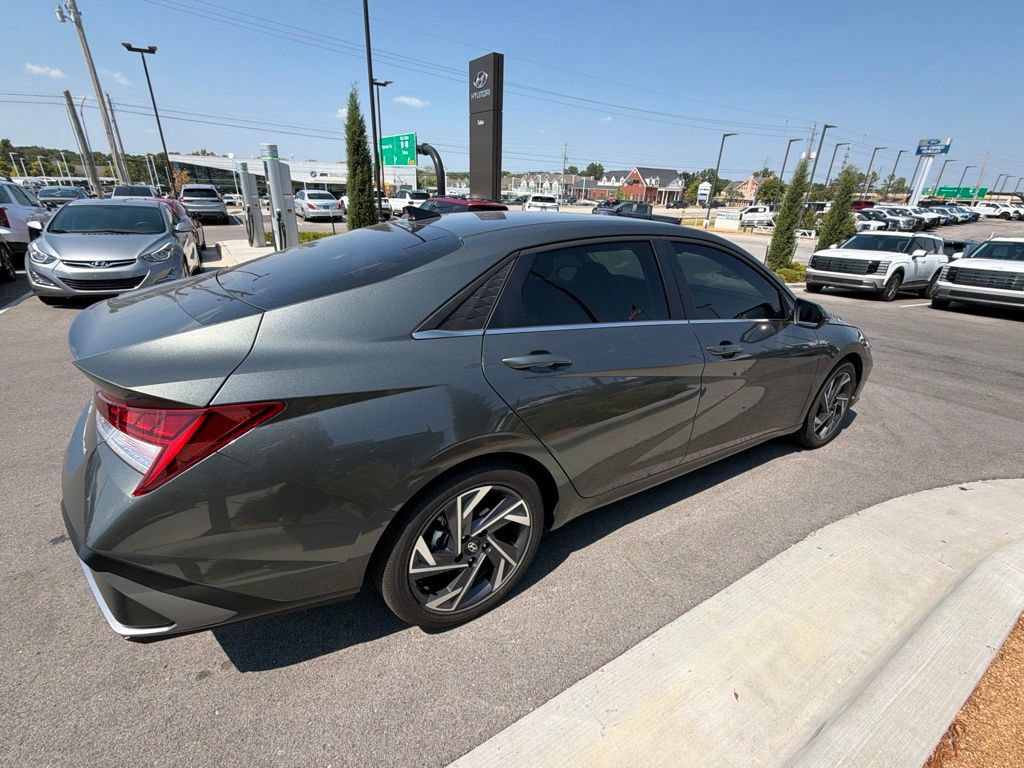 Certified 2026 Hyundai Elantra Limited FWD image 9