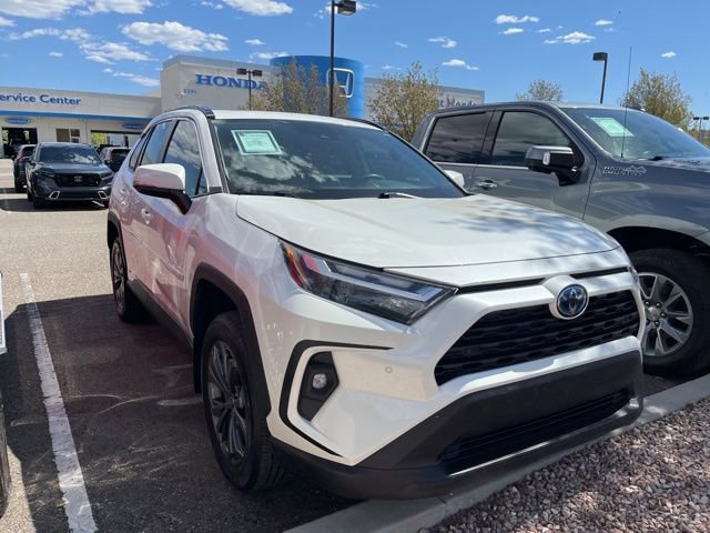 Used 2022 Toyota RAV4 XLE Premium AWD/4WD image 5