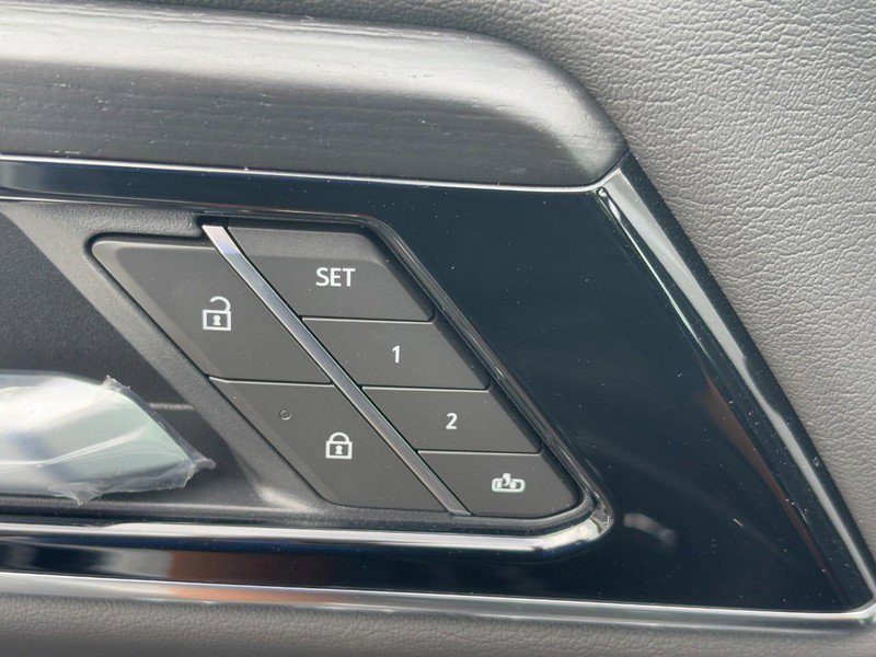 New 2026 GMC Yukon Denali w/ Sun & Power Step Package image 46