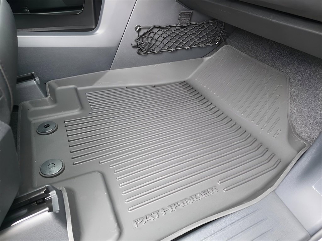 New 2025 Nissan Pathfinder Platinum image 16