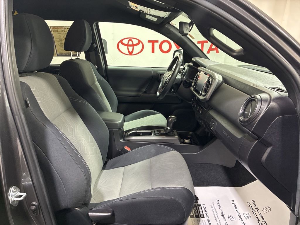 Used 2022 Toyota Tacoma TRD Sport w/ Technology Package image 12