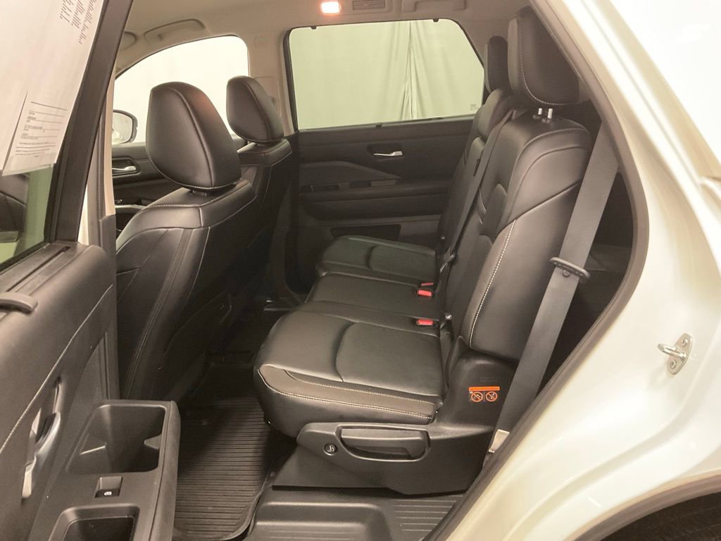 Used 2023 Nissan Pathfinder SL image 33