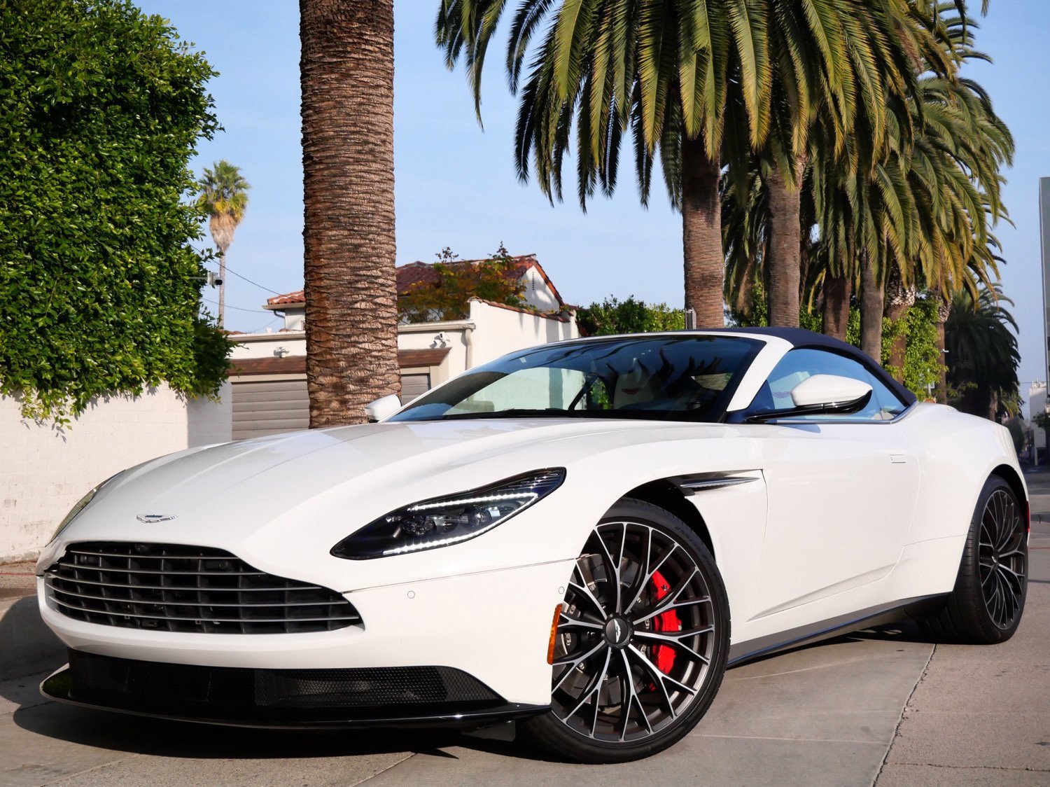 Used 2023 Aston Martin DB11 Volante image 13