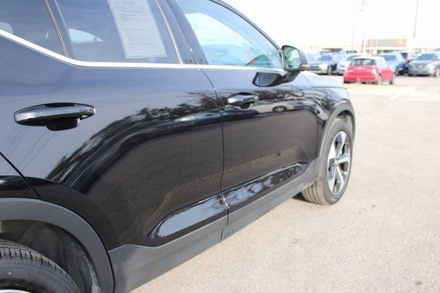 Used 2025 Volvo XC40 B5 Plus image 50