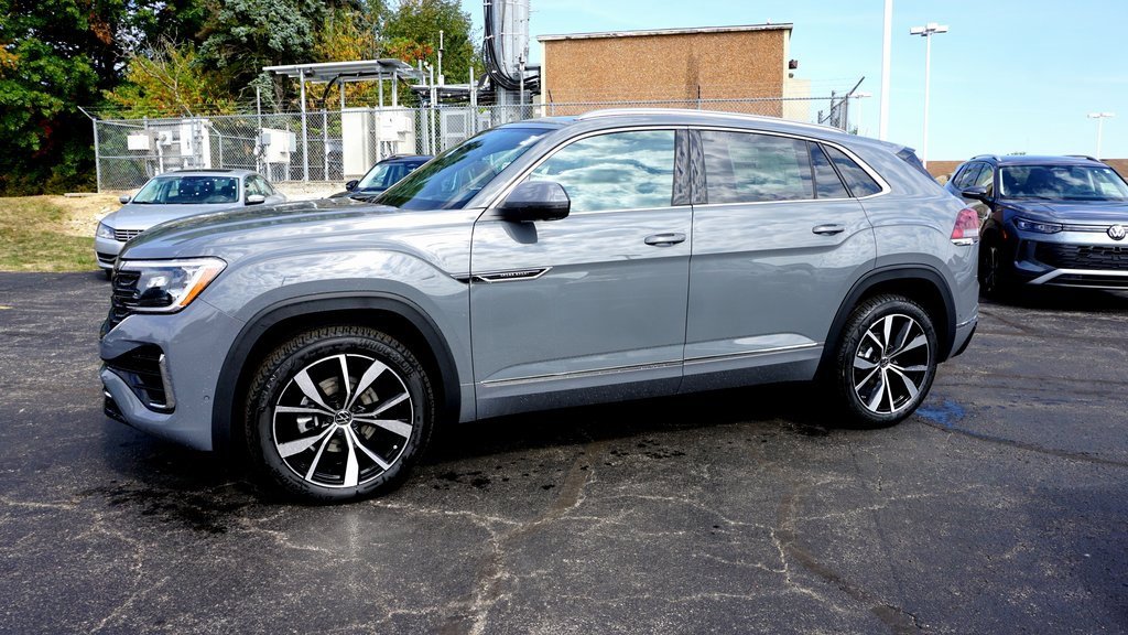 New 2026 Volkswagen Atlas Cross Sport SEL Premium R-Line image 2