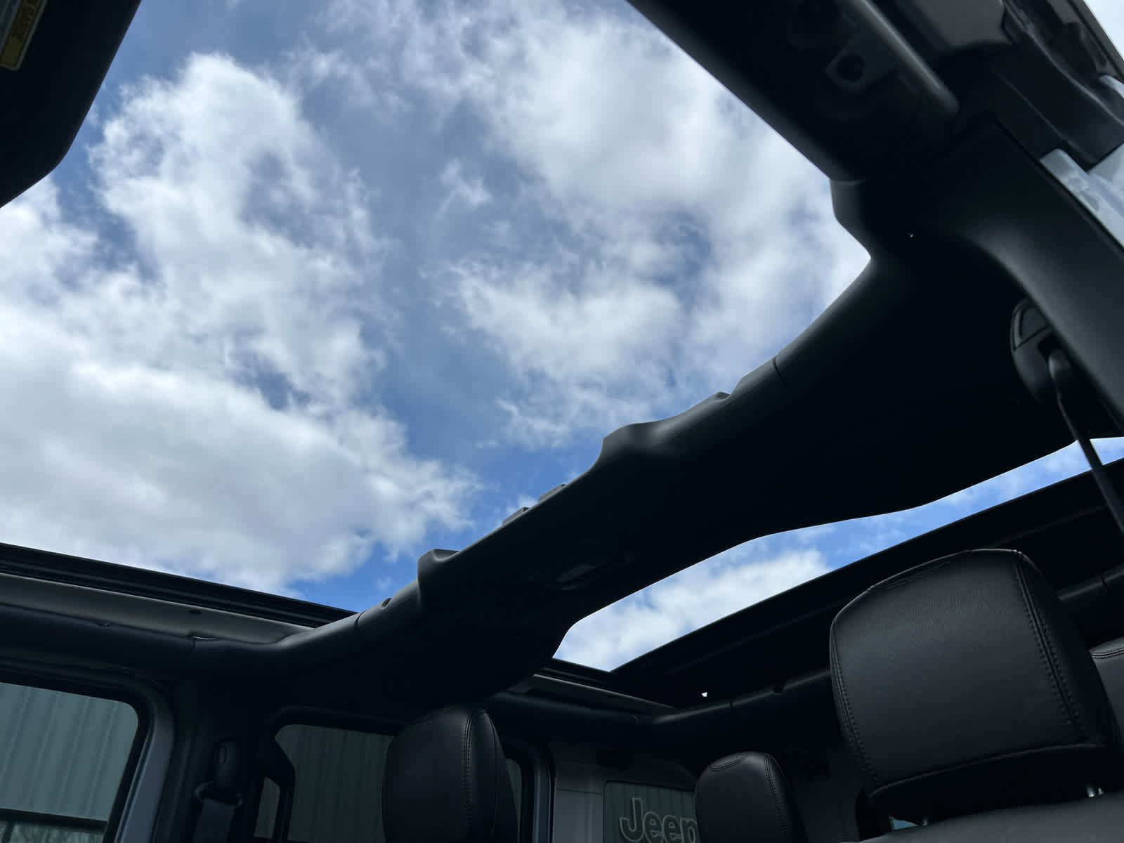 Used 2023 Jeep Wrangler Sahara w/ Cold Weather Group image 15