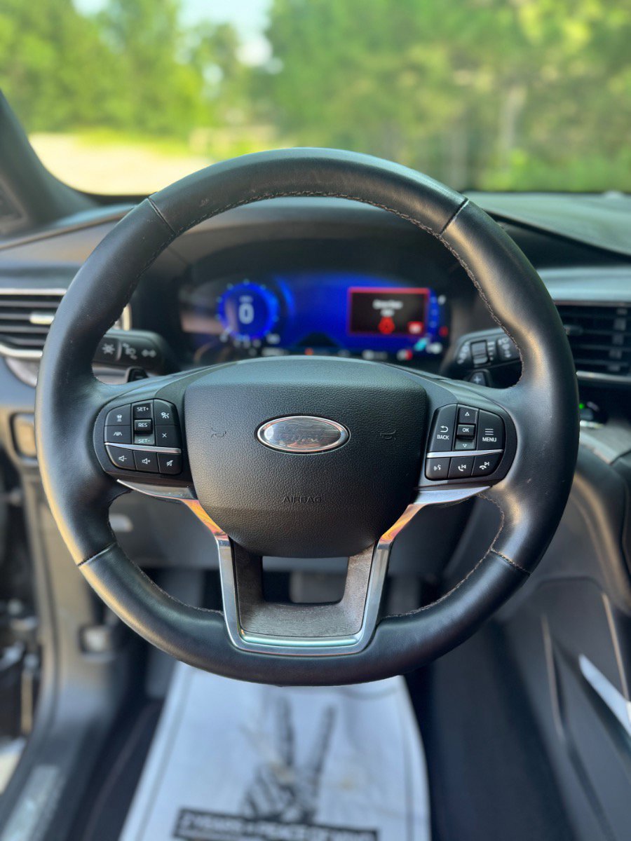 Used 2020 Ford Explorer Platinum w/ Premium Technology Package image 6