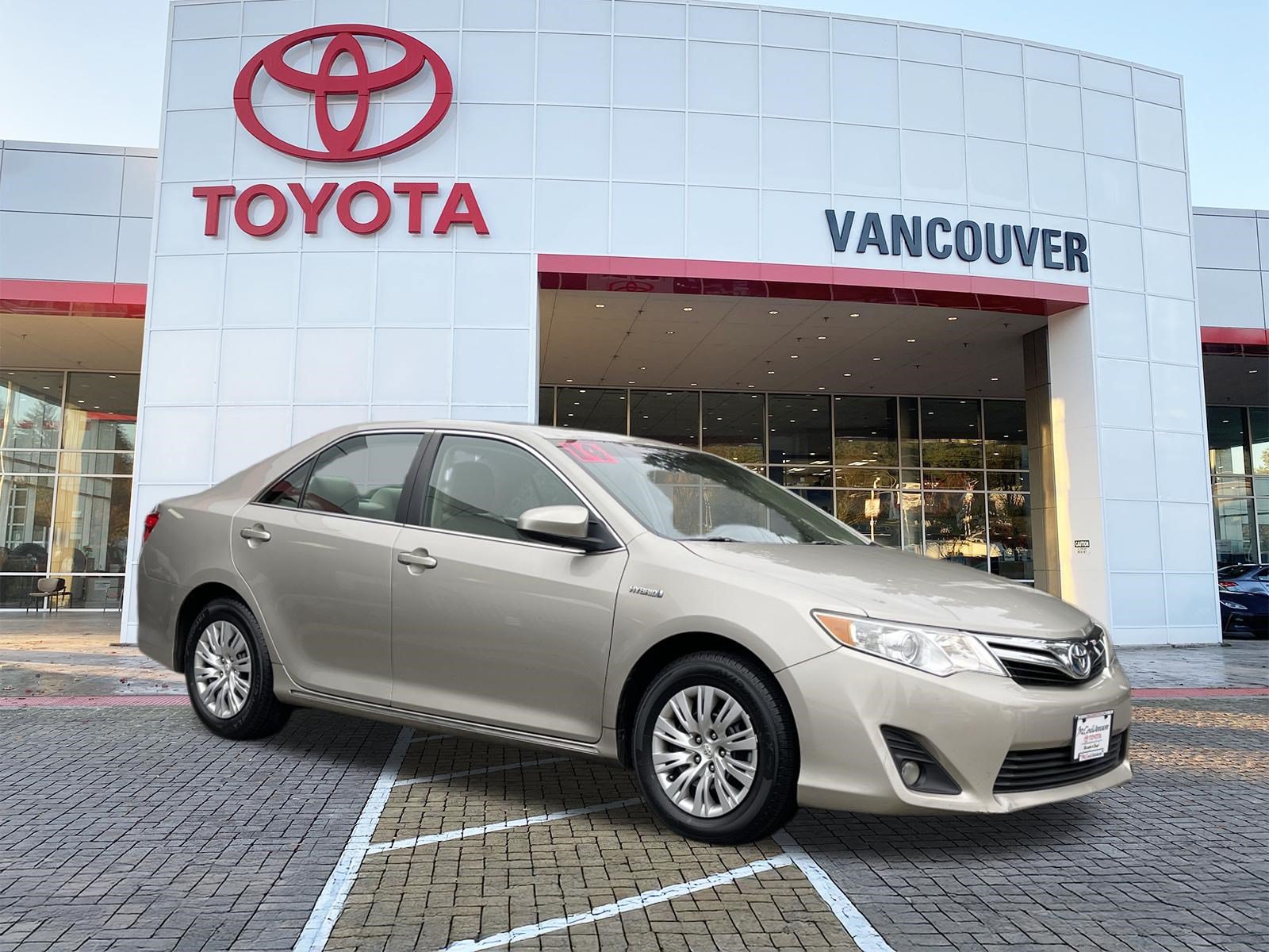 Used 2014 Toyota Camry LE FWD image 1