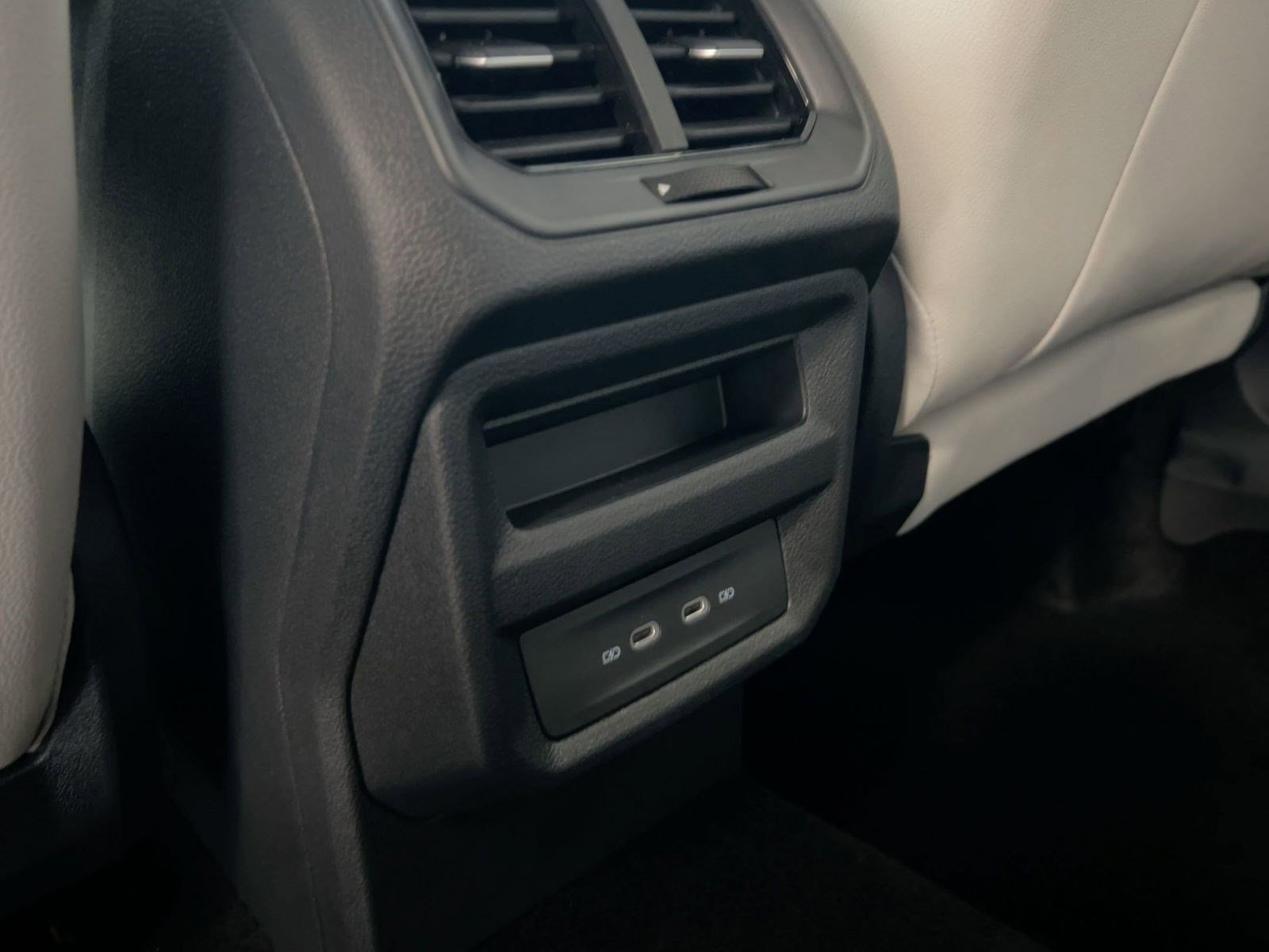 New 2026 Volkswagen Taos SE FWD image 32