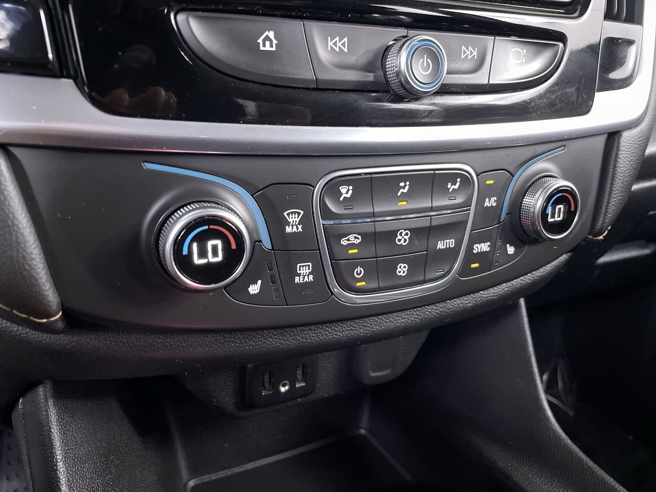 Used 2019 Chevrolet Traverse LT FWD image 17