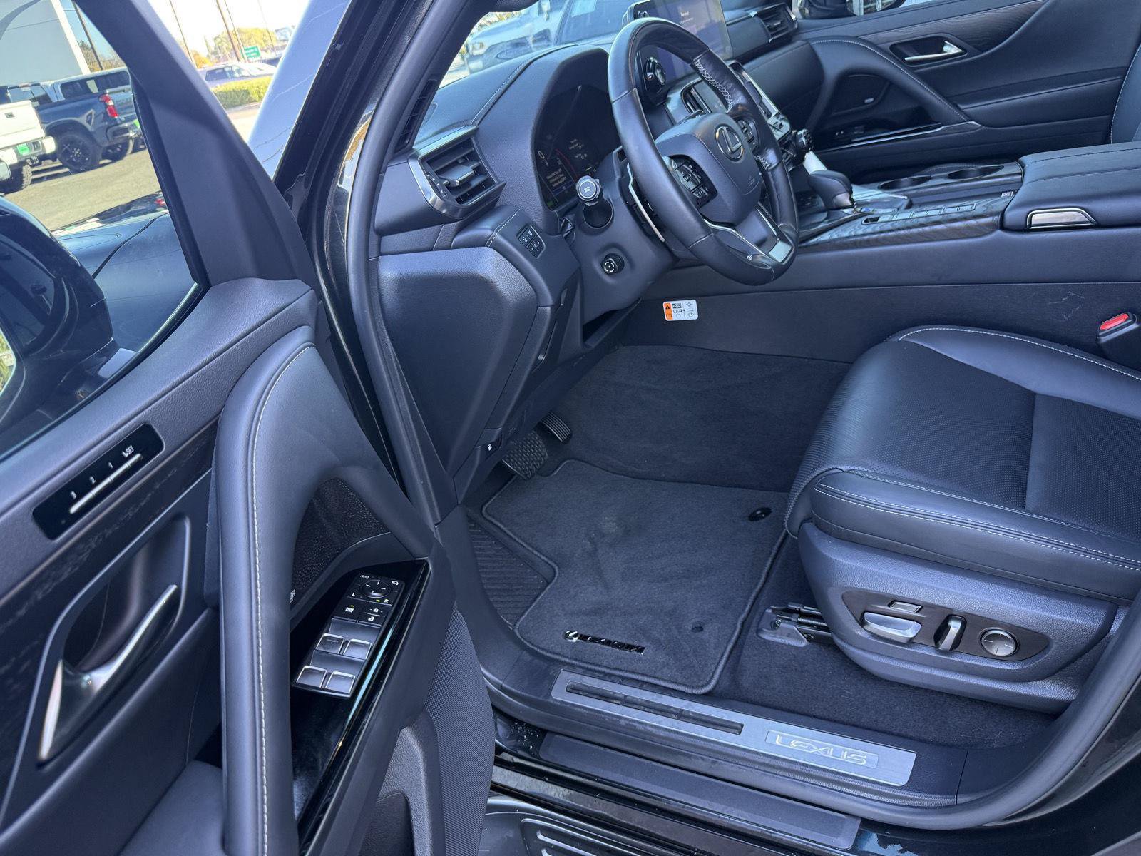 Used 2026 Lexus LX 700h Luxury w/ Appearance Package AWD/4WD image 12