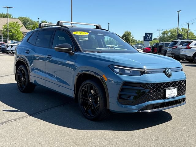 Used 2025 Volkswagen Tiguan SE R-Line AWD/4WD image 5