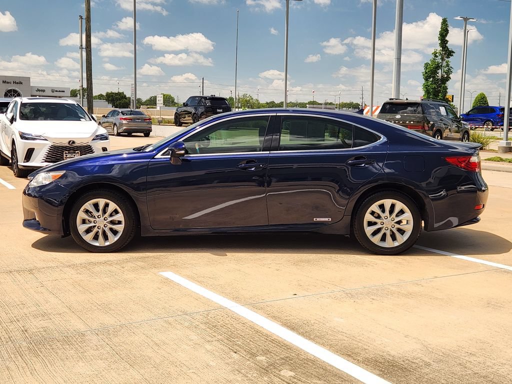Used 2013 Lexus ES 300h w/ Luxury Pkg FWD image 4