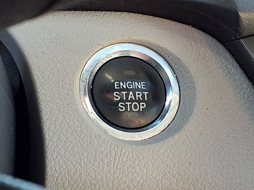 Used 2015 Toyota Sienna XLE w/ XLE Navigation Package FWD image 20