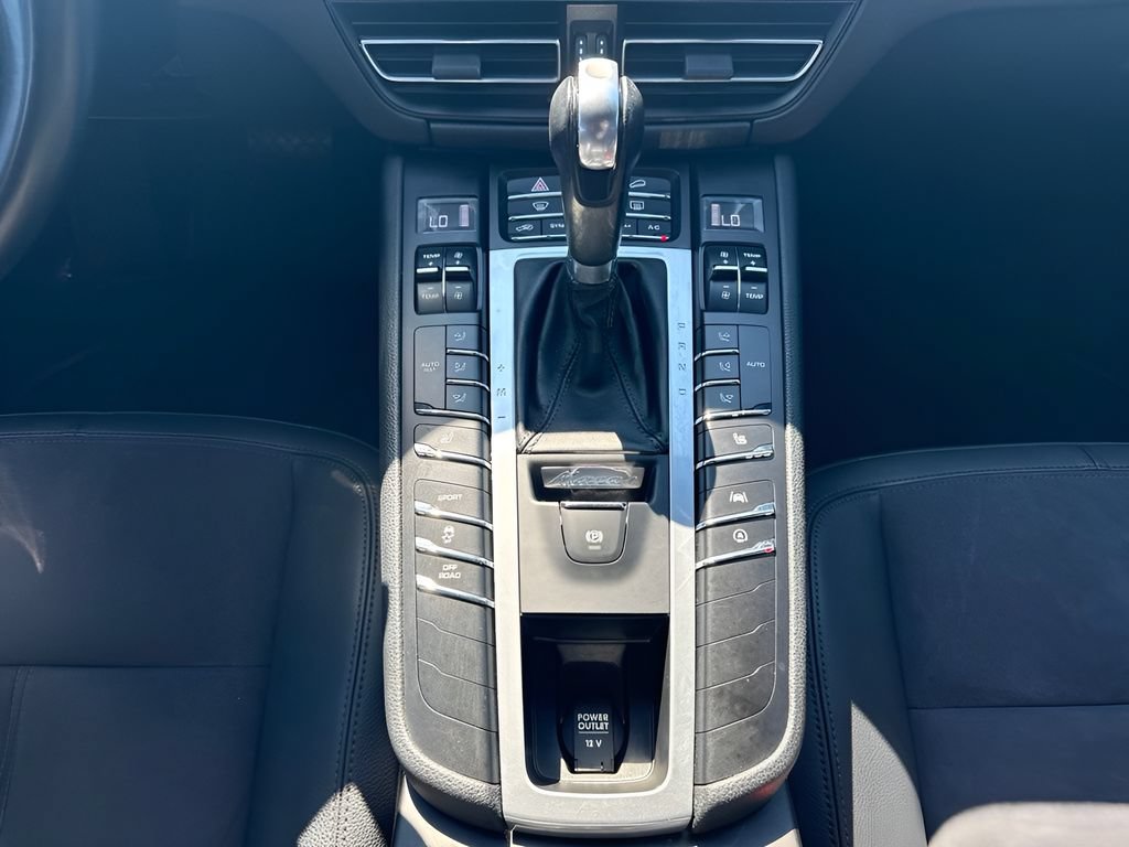 Used 2021 Porsche Macan AWD/4WD image 18