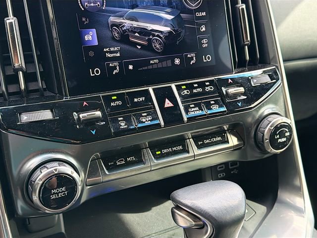 Used 2022 Lexus LX 600 4WD w/ Accessory Package (Z1) image 37