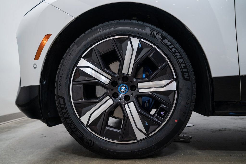Used 2023 BMW iX xDrive50 w/ Ultimate Package 2 image 11