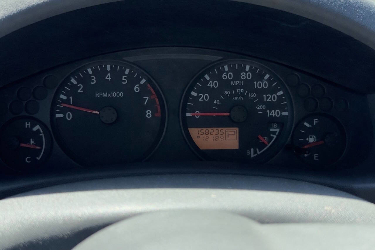 Used 2010 Nissan Frontier SE image 12