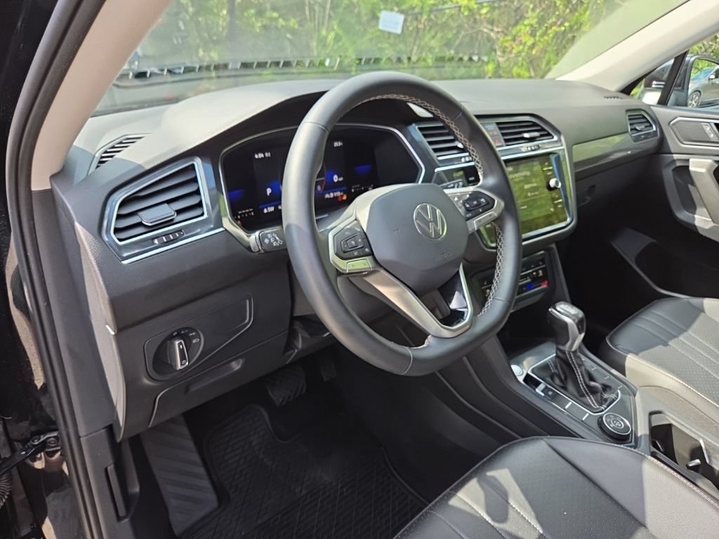 Used 2022 Volkswagen Tiguan SE AWD/4WD image 16