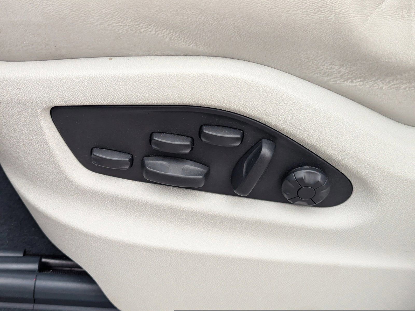 Used 2022 Porsche Cayenne S Platinum image 24