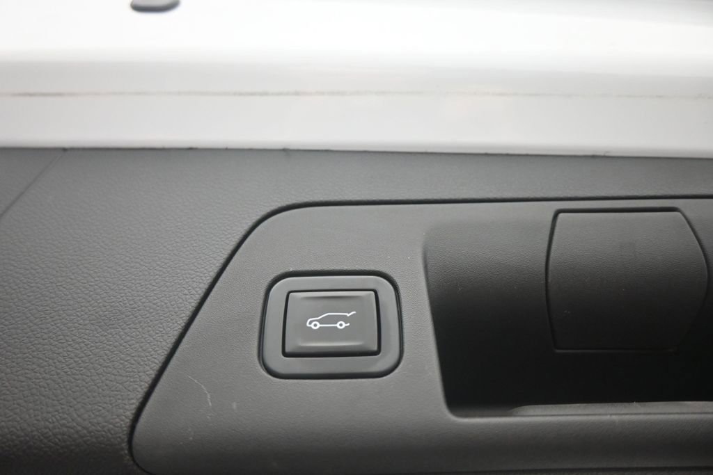 Used 2021 Buick Envision Essence w/ Sport Touring Package AWD/4WD image 23