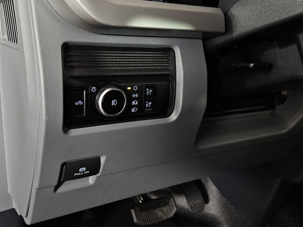 Used 2025 Ford F350 XL w/ XL Chrome Package image 26